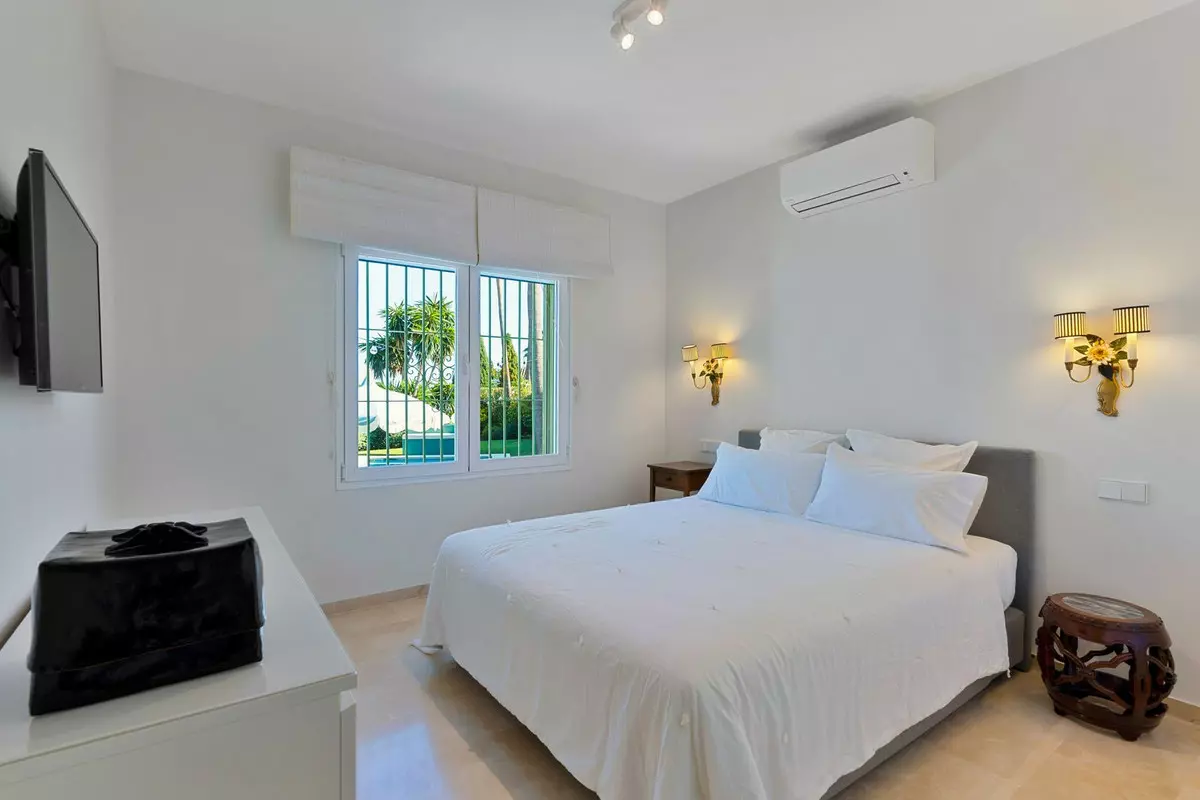 3-bedroom Villa In Estepona, Spain (272 M²)