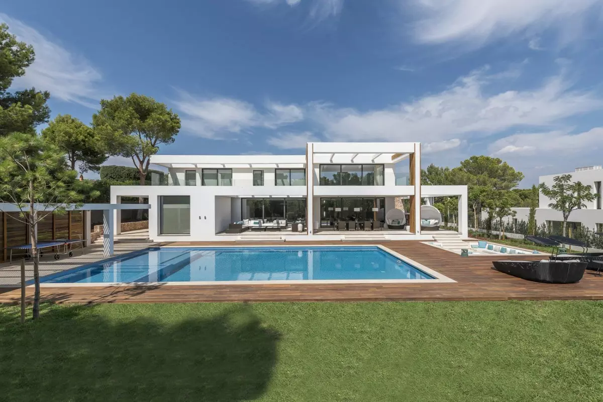 6-bedroom Villa In Calvià, Spain (748 M²)
