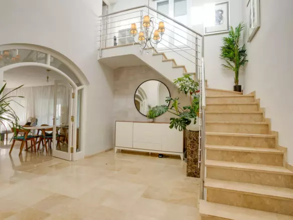 3-bedroom Villa In Estepona, Spain (238 M²)