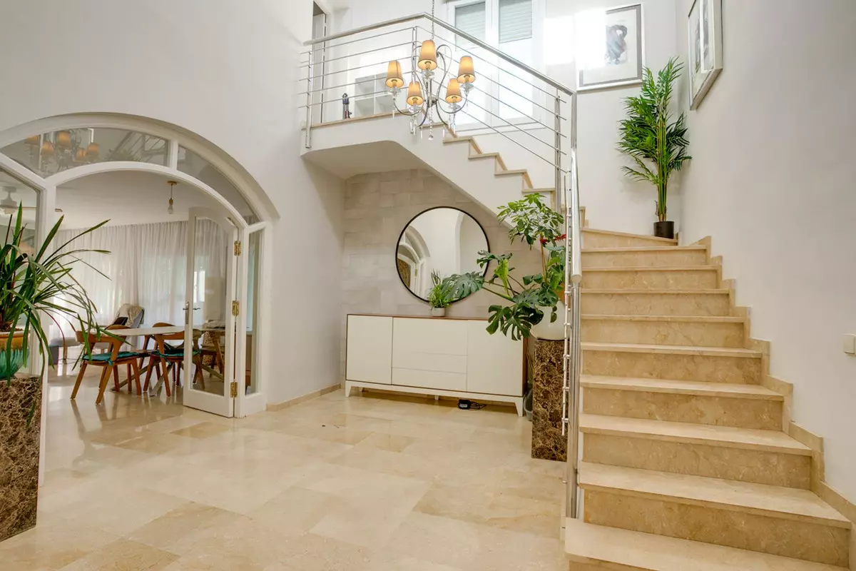 3-bedroom Villa In Estepona, Spain (238 M²)