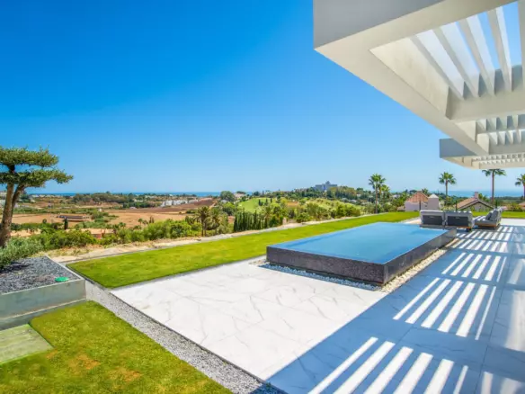 3-bedroom Apartment In Estepona, Spain (180 M²)