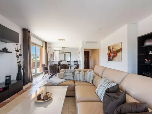 3-bedroom Apartment In Estepona, Spain (169 M²)