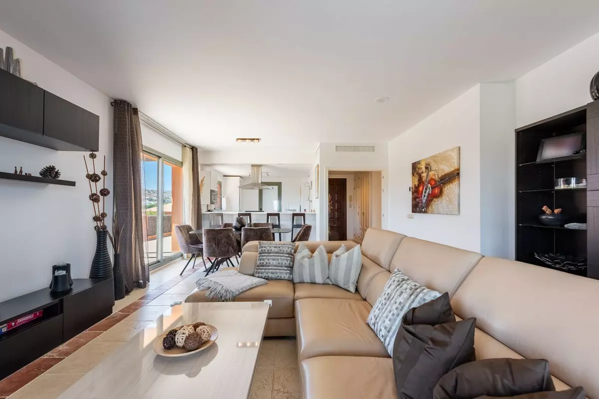 3-bedroom Apartment In Estepona, Spain (169 M²)