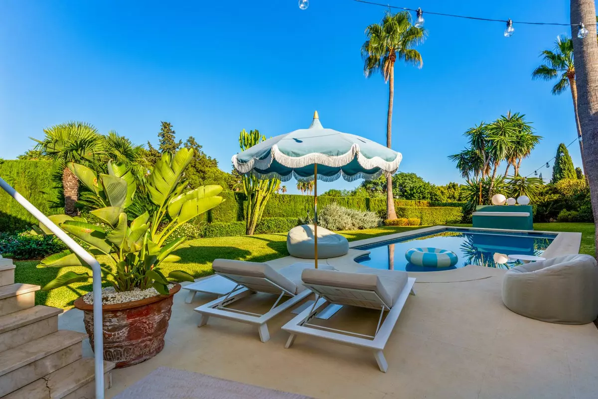 3-bedroom Villa In Estepona, Spain (272 M²)