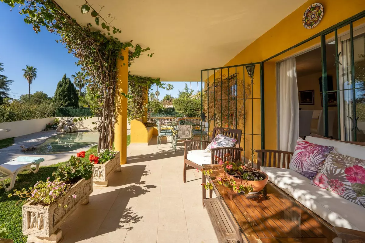 5-bedroom Villa In Estepona, Spain (169 M²)