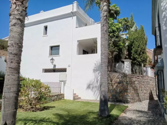 3-bedroom Town House In Estepona, Spain (249 M²)