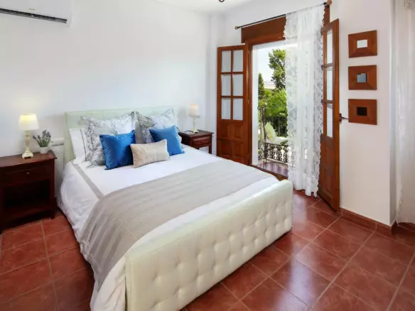 5-bedroom Country House In Serrato, Spain (312 M²)