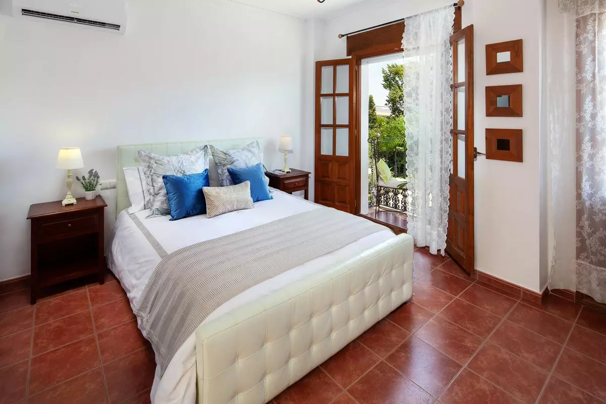 5-bedroom Country House In Serrato, Spain (312 M²)