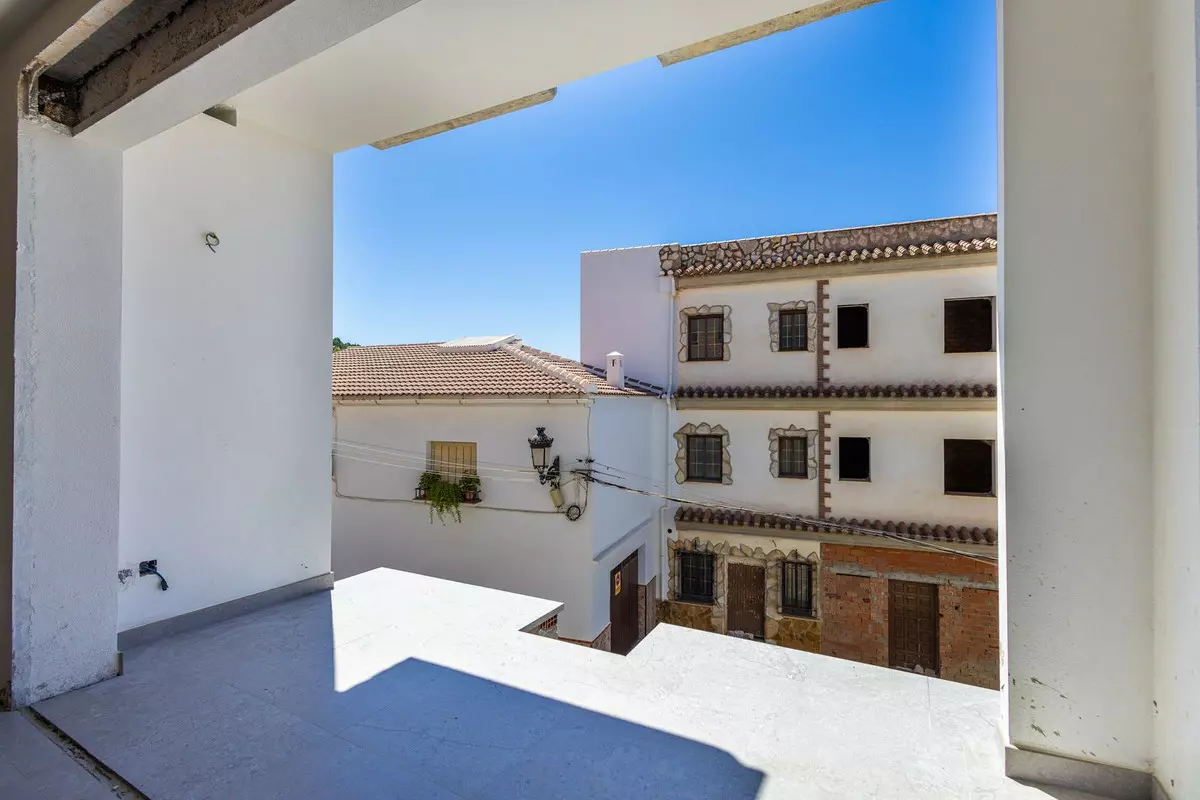 3-bedroom Apartment In Cómpeta, Spain (84 M²)