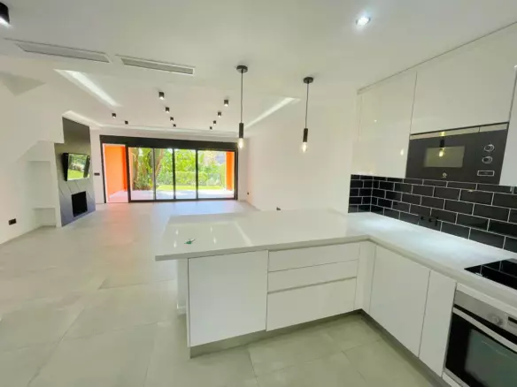 3-bedroom Town House In Estepona, Spain (150 M²)