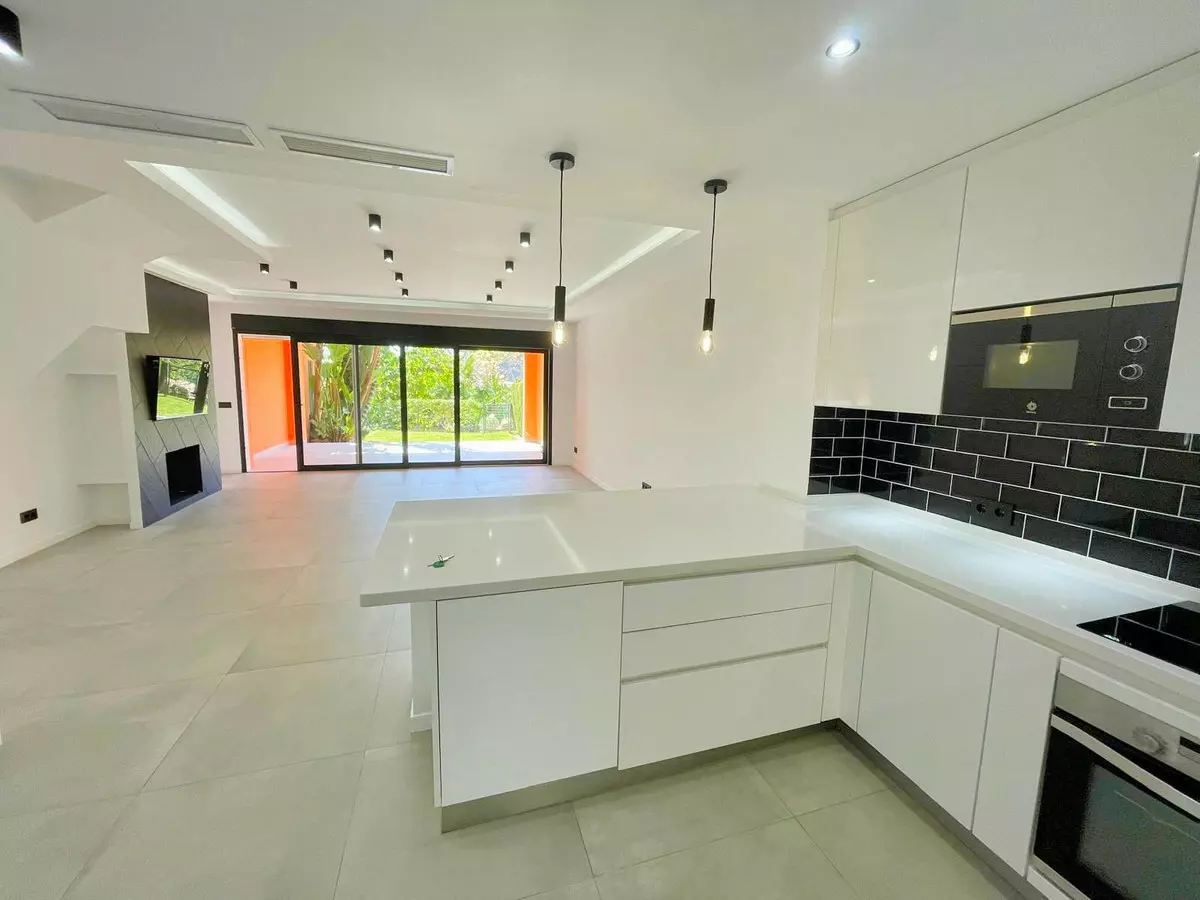 3-bedroom Town House In Estepona, Spain (150 M²)