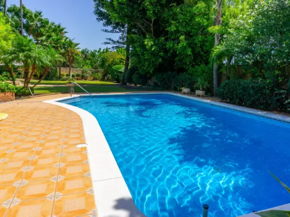 6-bedroom Villa In Estepona, Spain (531 M²)