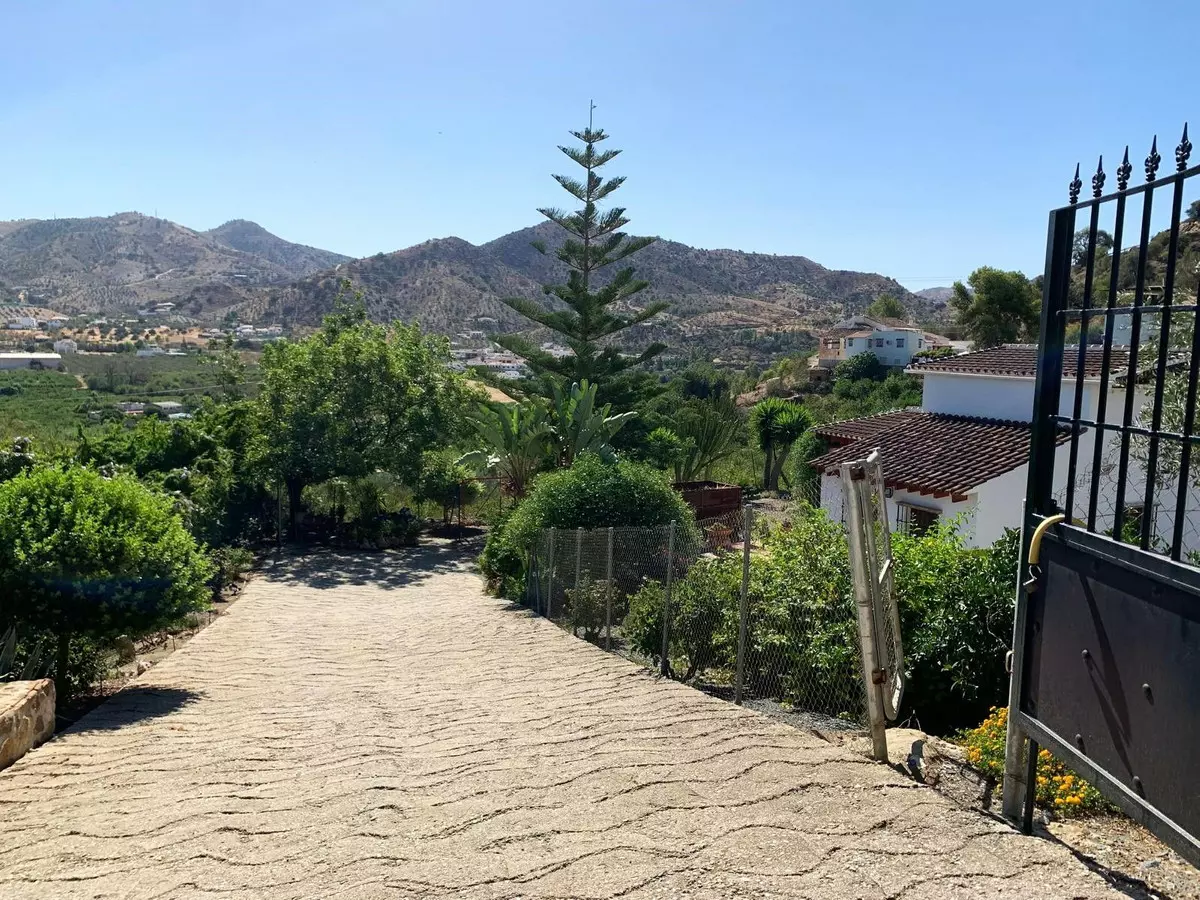 3-bedroom Villa In Álora, Spain (135 M²)