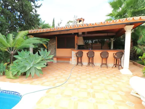6-bedroom Villa In Estepona, Spain (531 M²)