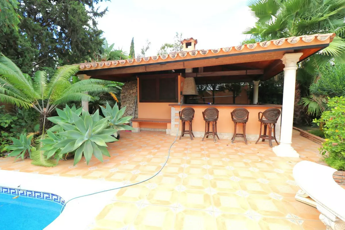 6-bedroom Villa In Estepona, Spain (531 M²)