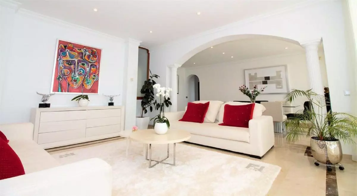 10-bedroom Villa In Estepona, Spain (878 M²)