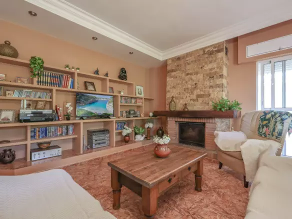 3-bedroom Villa In Guaro, Spain (250 M²)