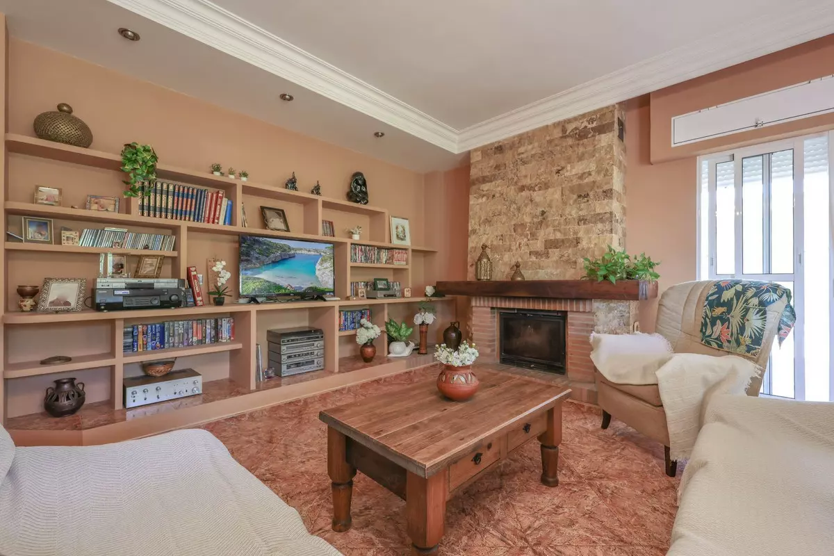 3-bedroom Villa In Guaro, Spain (250 M²)