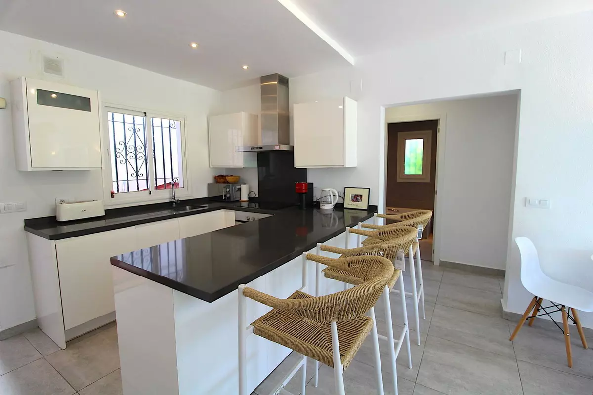 2-bedroom Apartment In Estepona, Spain (79 M²)