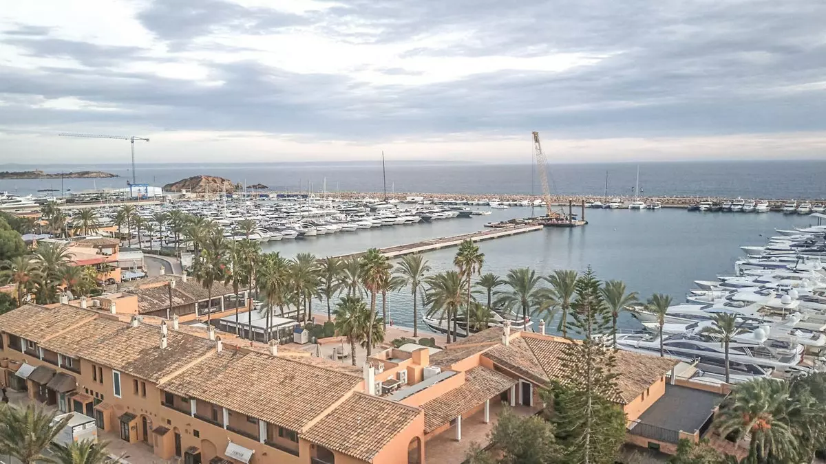 3-bedroom Apartment In Calvià, Spain (90 M²)