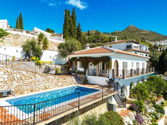 5-bedroom Villa In Cómpeta, Spain (299 M²)