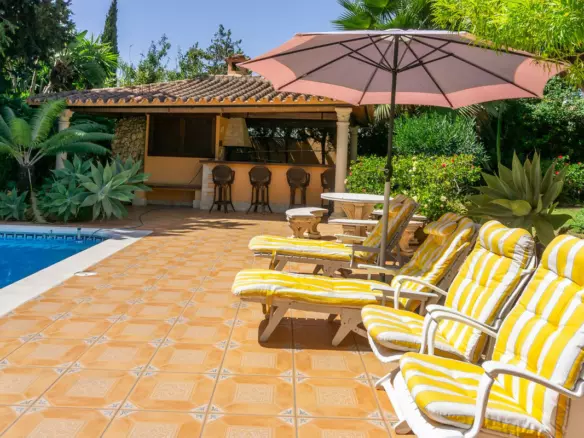 6-bedroom Villa In Estepona, Spain (531 M²)