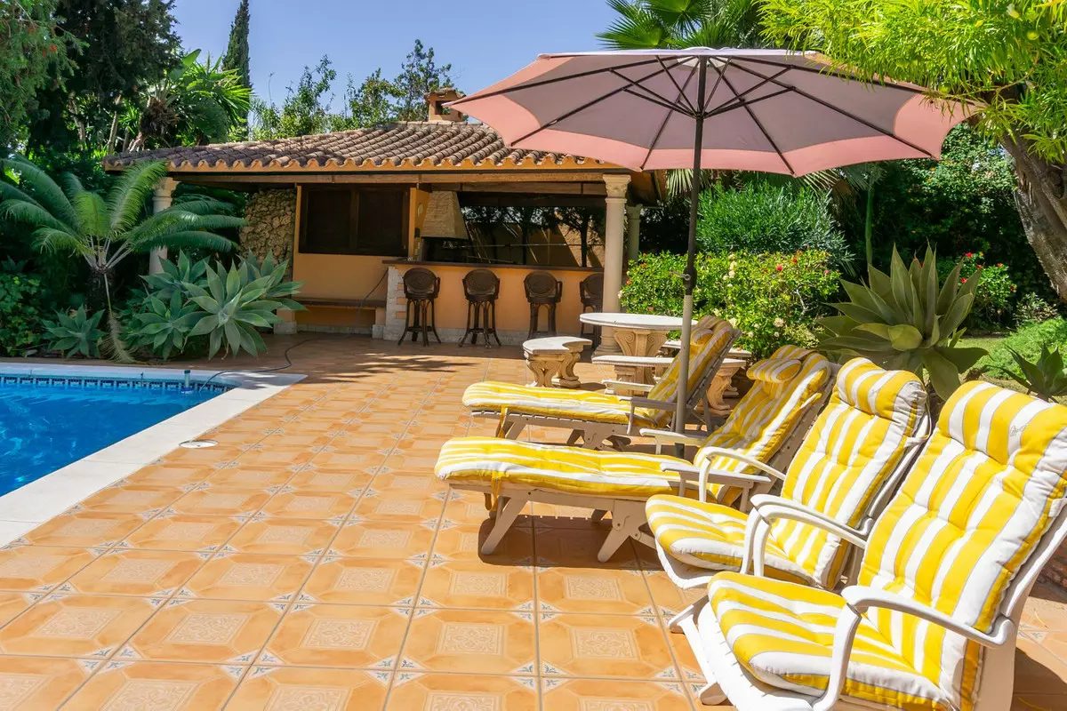 6-bedroom Villa In Estepona, Spain (531 M²)