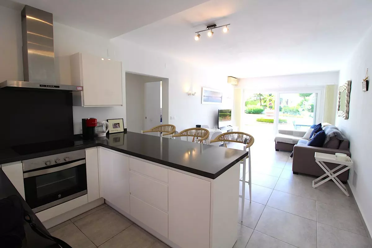 2-bedroom Apartment In Estepona, Spain (79 M²)