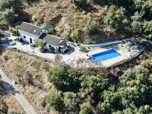 3-bedroom Villa In Guaro, Spain (152 M²)