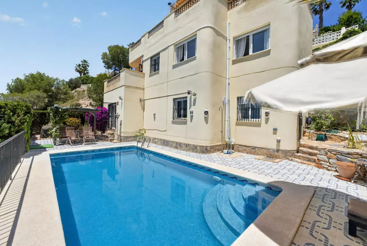 5-bedroom Villa In Orihuela, Spain (214 M²)