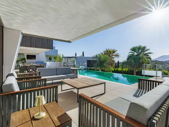 6-bedroom Villa In Estepona, Spain (771 M²)