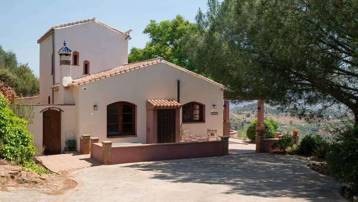7-bedroom Country House In Almogía, Spain (102 M²)