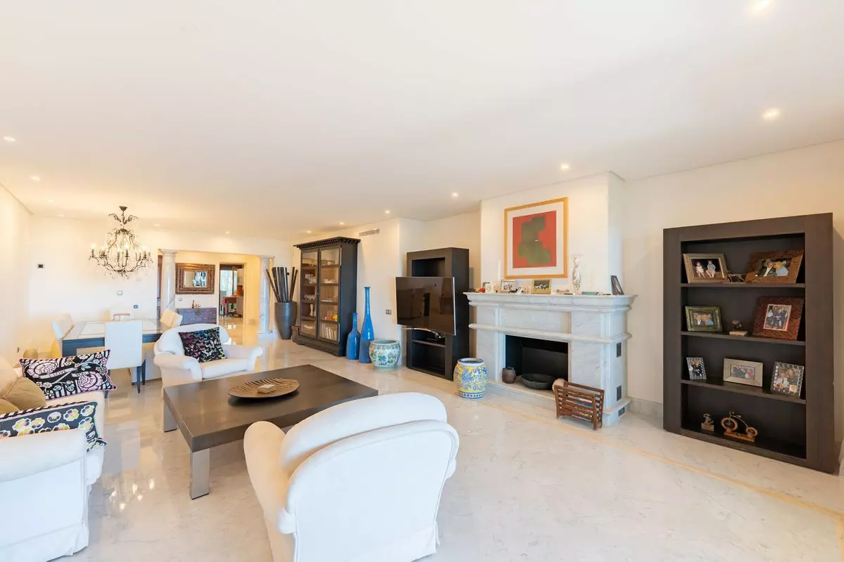 3-bedroom Apartment In Marbella, Spain (231 M²)