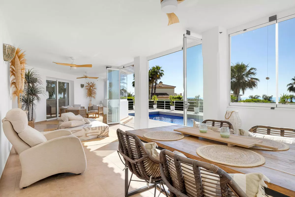 6-bedroom Villa In Estepona, Spain (483 M²)