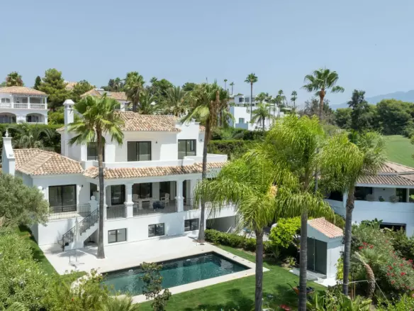 6-bedroom Villa In Estepona, Spain (399 M²)