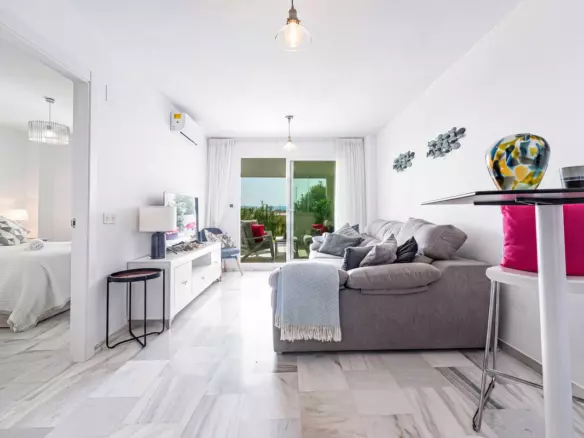 3-bedroom Apartment In Casares, Spain (80 M²)