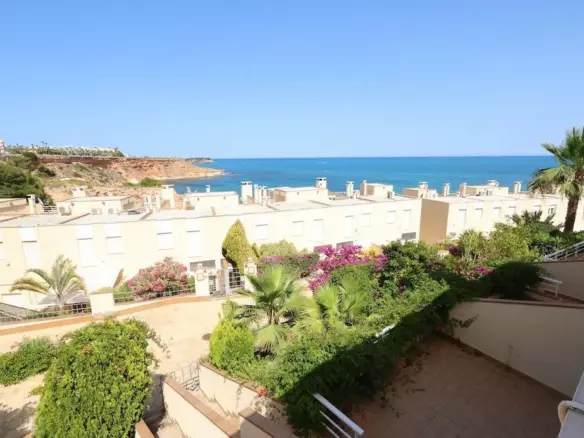 3-bedroom Town House In Orihuela, Spain (164 M²)