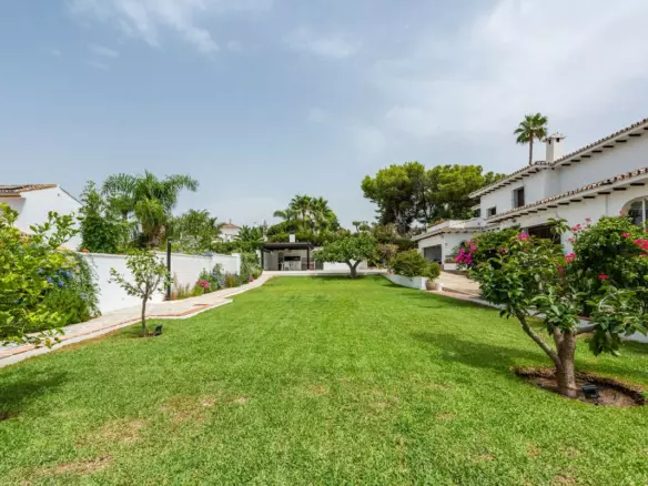 4-bedroom Villa In Marbella, Spain (346 M²)