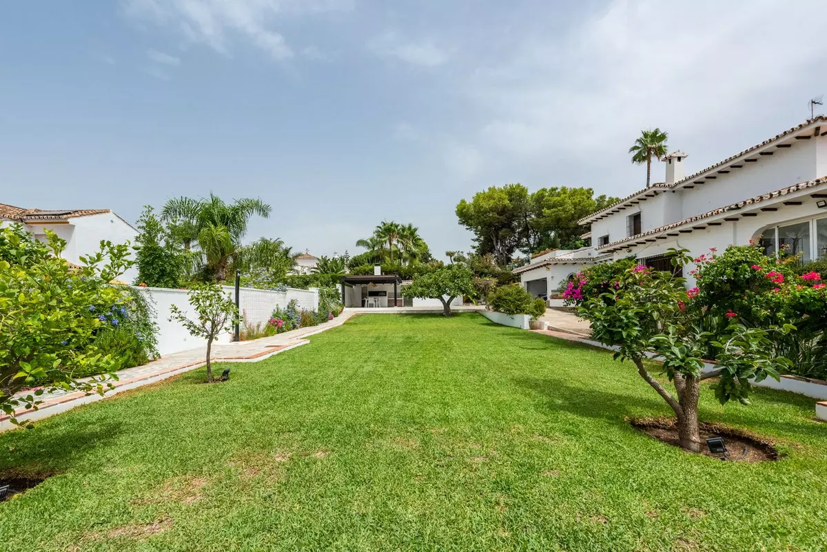 4-bedroom Villa In Marbella, Spain (346 M²)