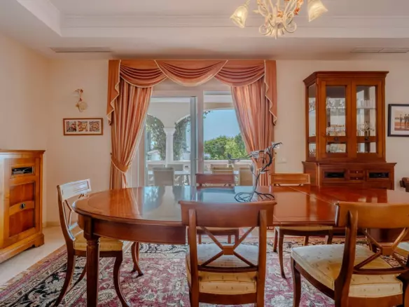 5-bedroom Villa In Estepona, Spain (282 M²)