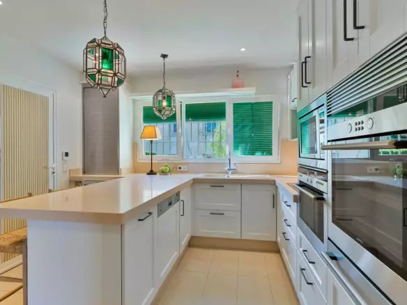 3-bedroom Villa In Estepona, Spain (272 M²)