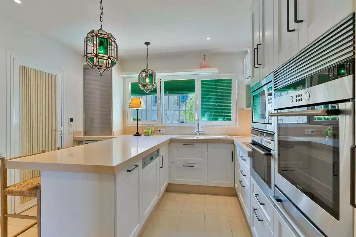 3-bedroom Villa In Estepona, Spain (272 M²)