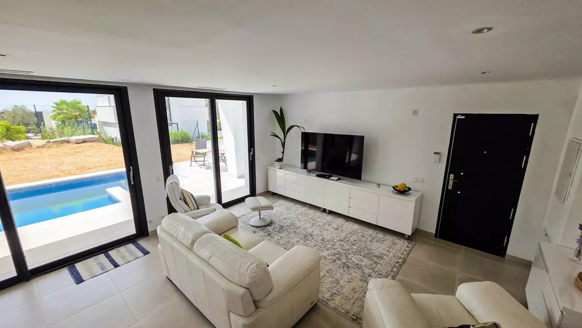 3-bedroom Villa In Manilva, Spain (218 M²)
