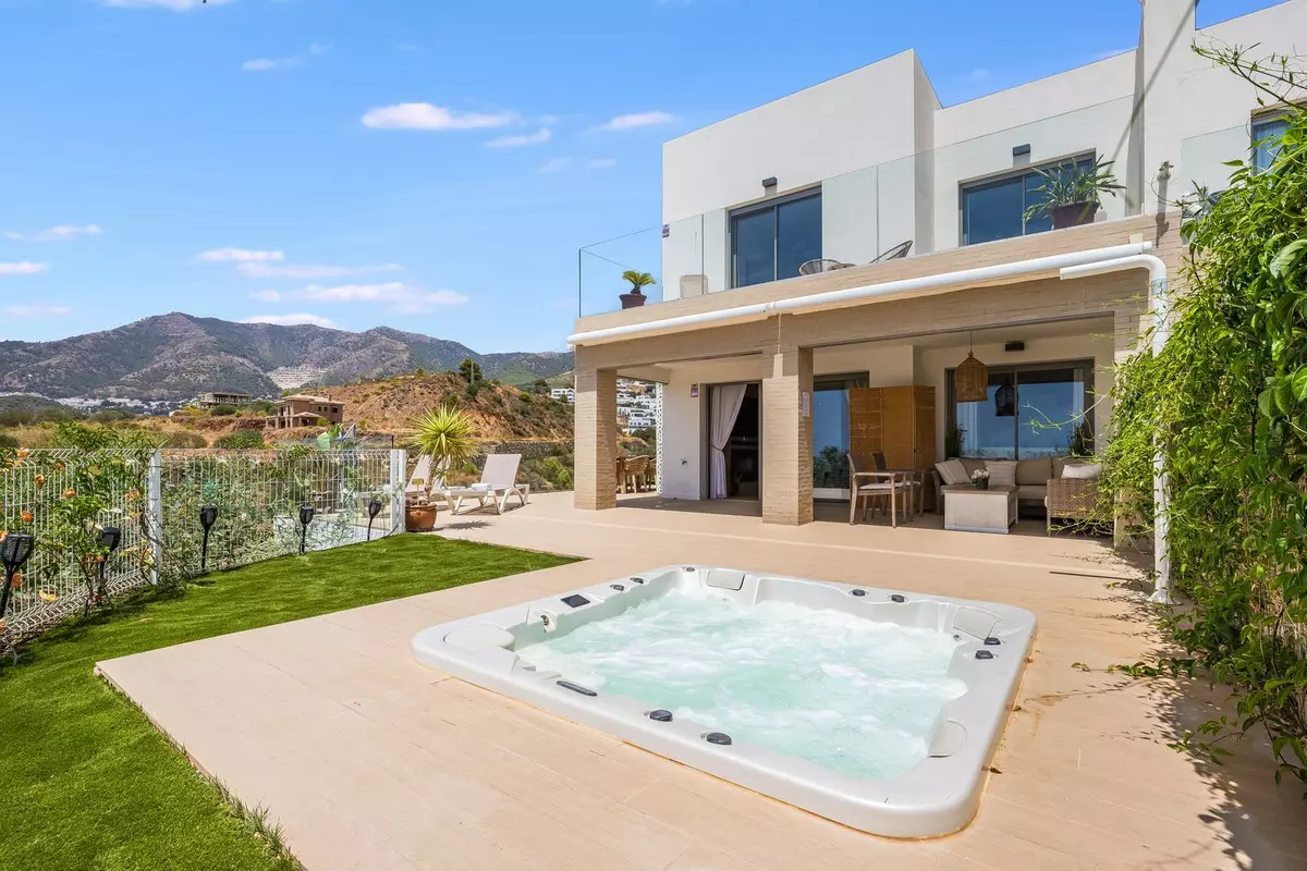 3-bedroom Villa In Mijas, Spain (160 M²)