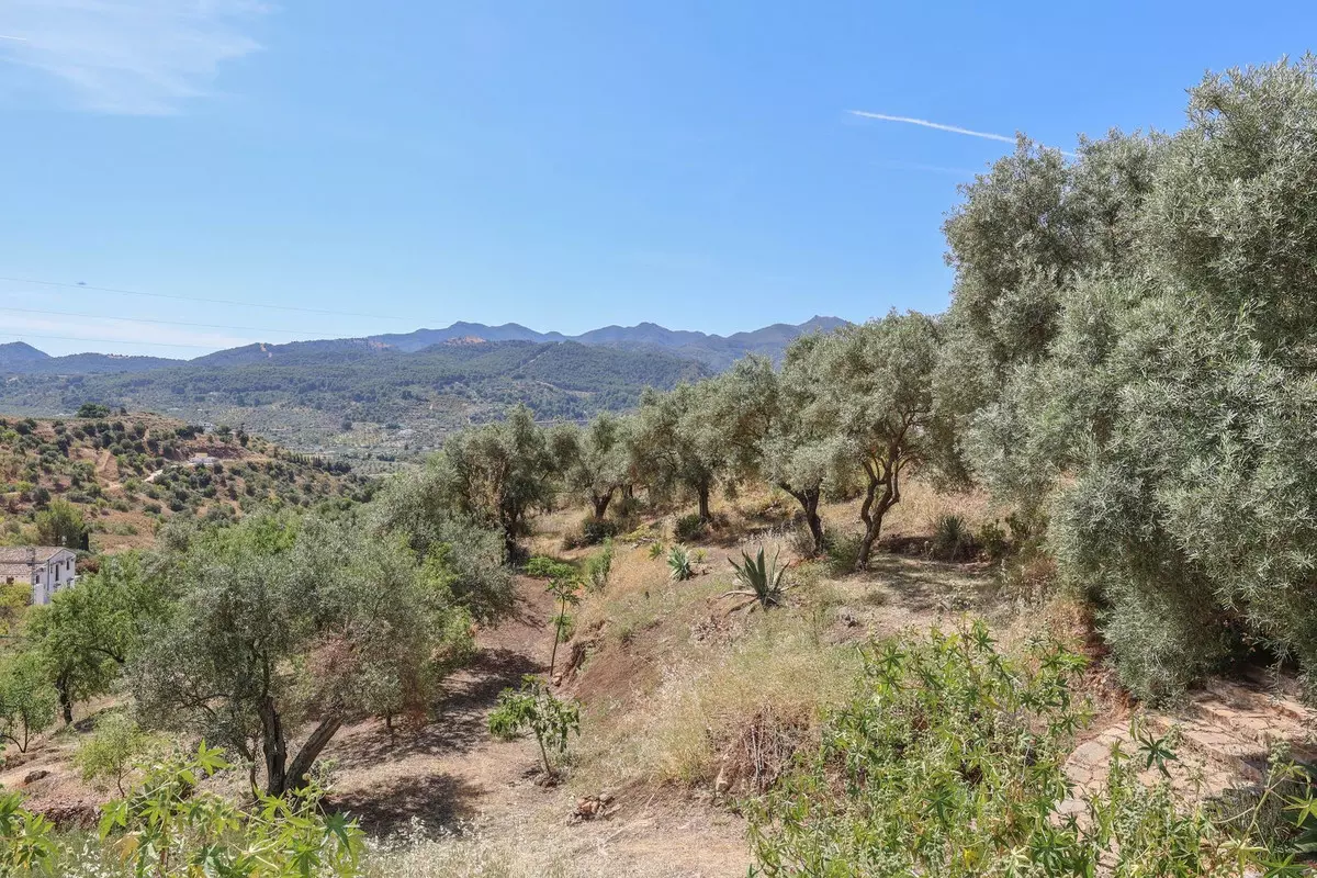3-bedroom Villa In Guaro, Spain (184 M²)
