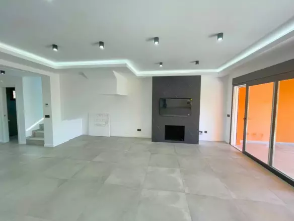 3-bedroom Town House In Estepona, Spain (150 M²)