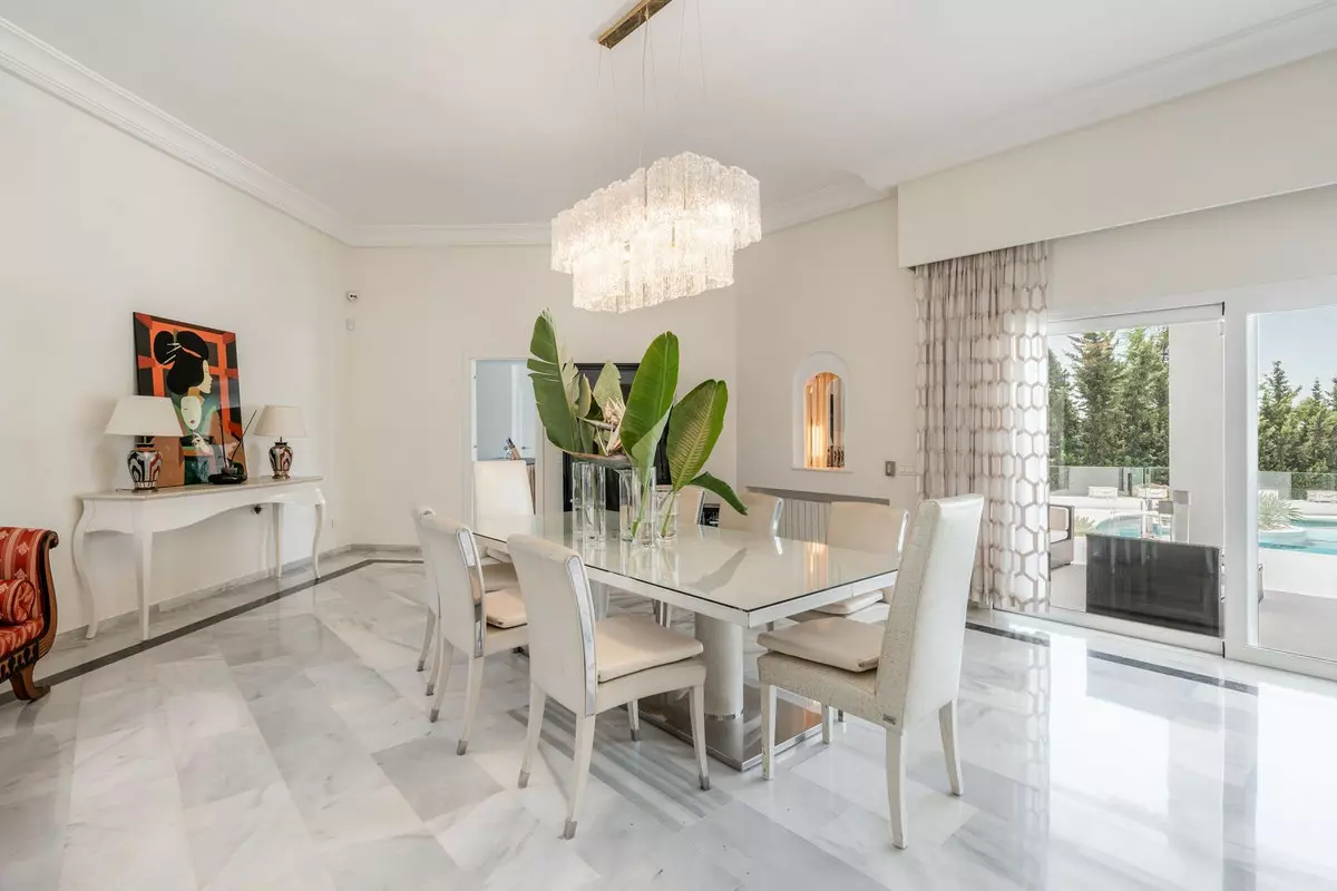 6-bedroom Villa In Estepona, Spain (835 M²)