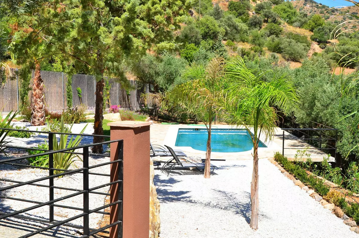 4-bedroom Villa In Álora, Spain (165 M²)