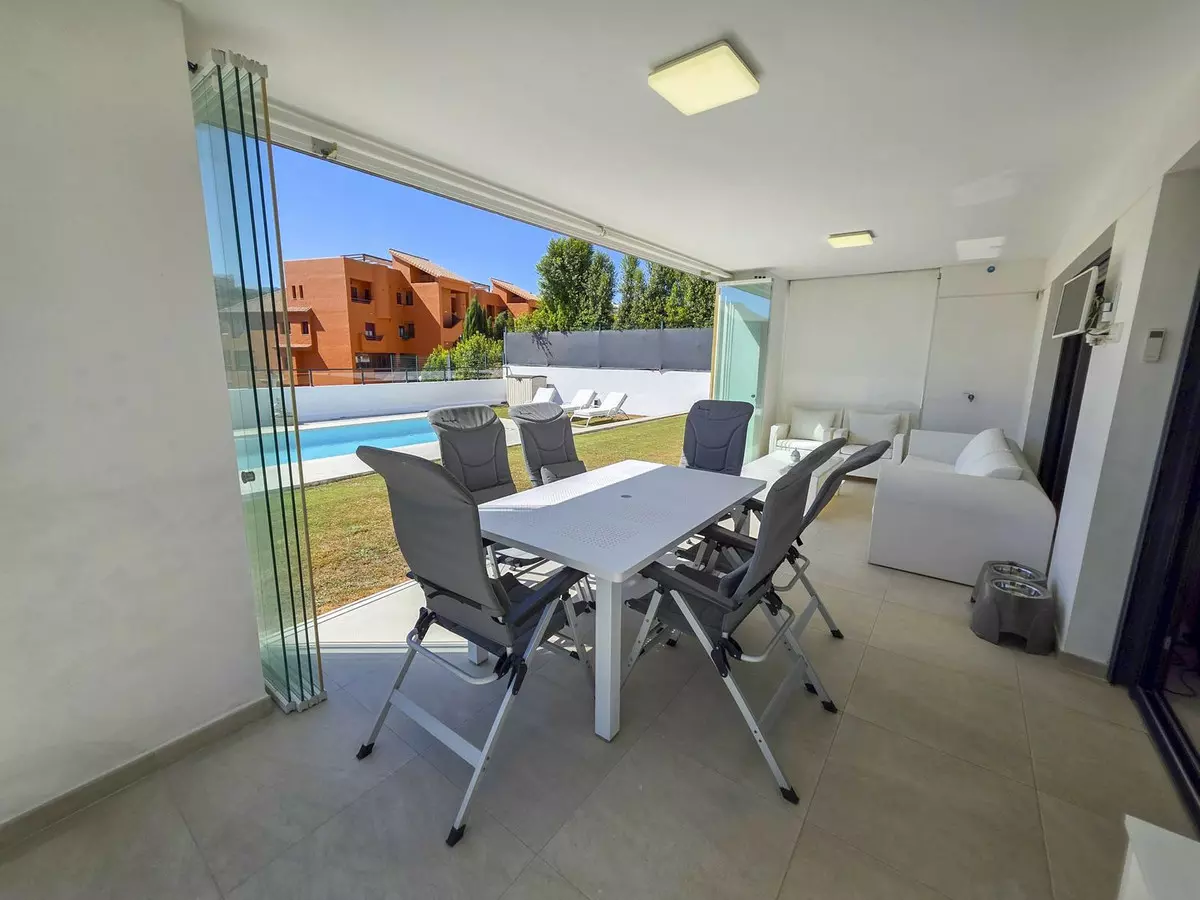 3-bedroom Villa In Manilva, Spain (168 M²)