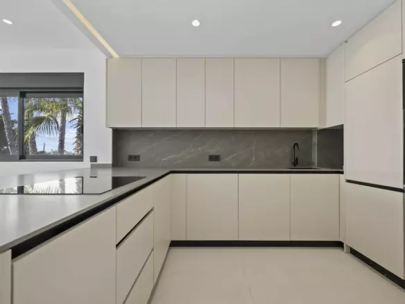 3-bedroom Apartment In Estepona, Spain (210 M²)